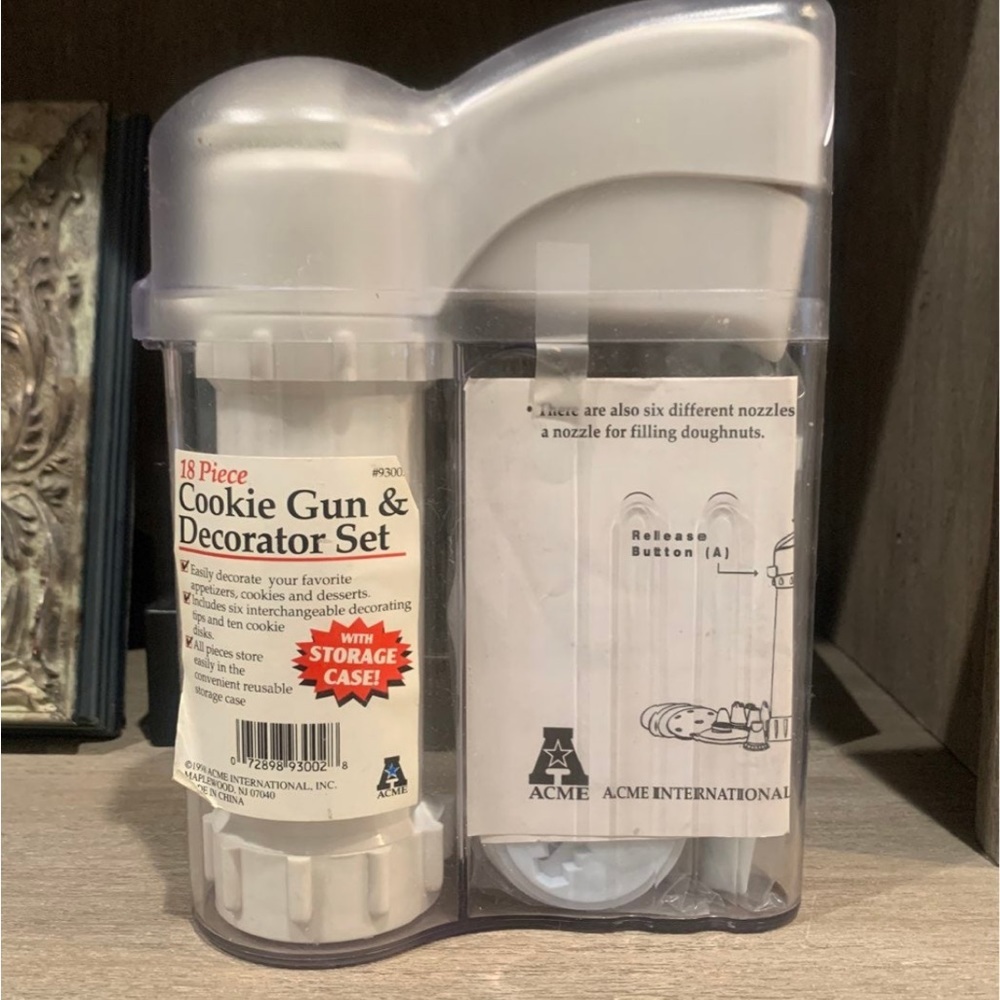18 piece cookie gun and decorator set